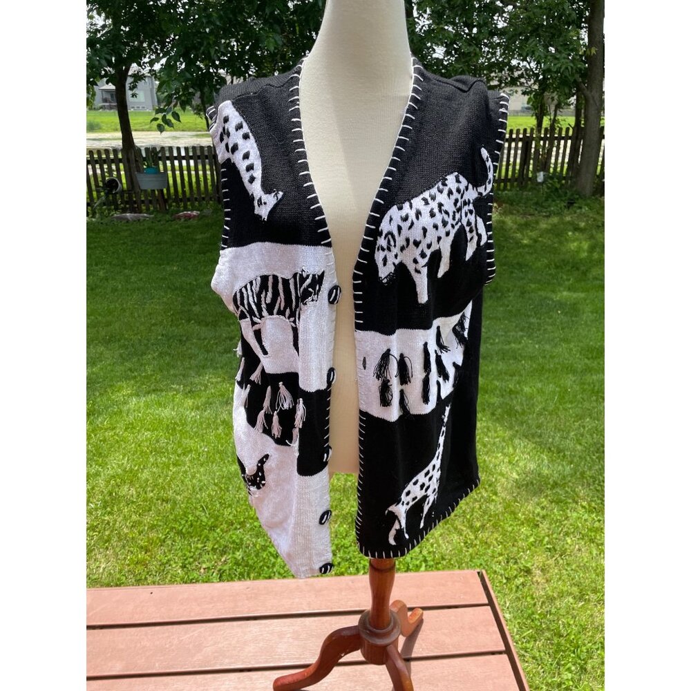 Victoria Woman 2X Black & White Animal Print Knit Vest With Embroidered Details